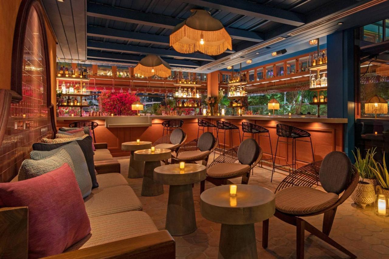 Moxy Miami South Hotel