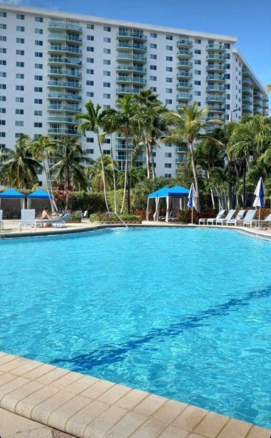 Zen Vacation Modern Penthouse Across Ocean Miami Beach