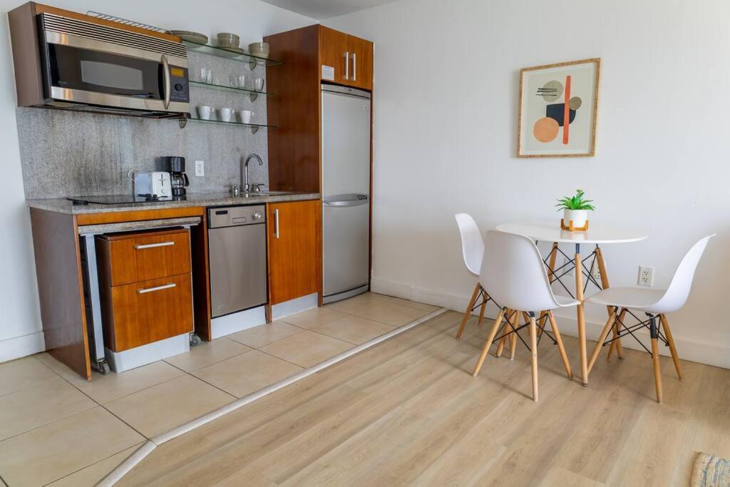 1 Bedroom With King Bed And Roof-top Pool And Bar C503 Apartment