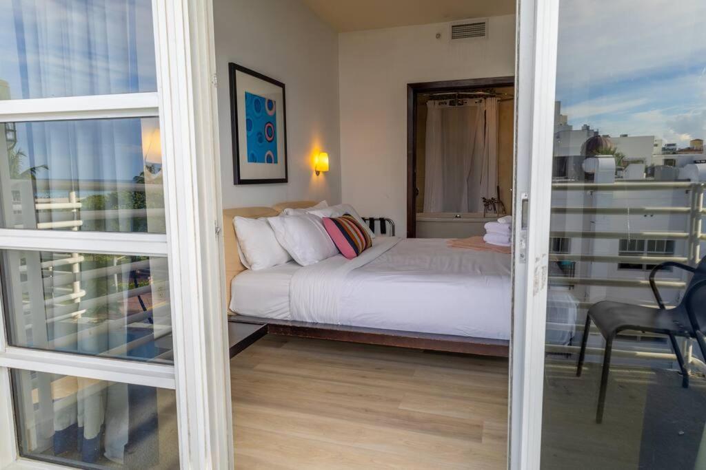 1 Bedroom With King Bed And Roof-top Pool And Bar C503