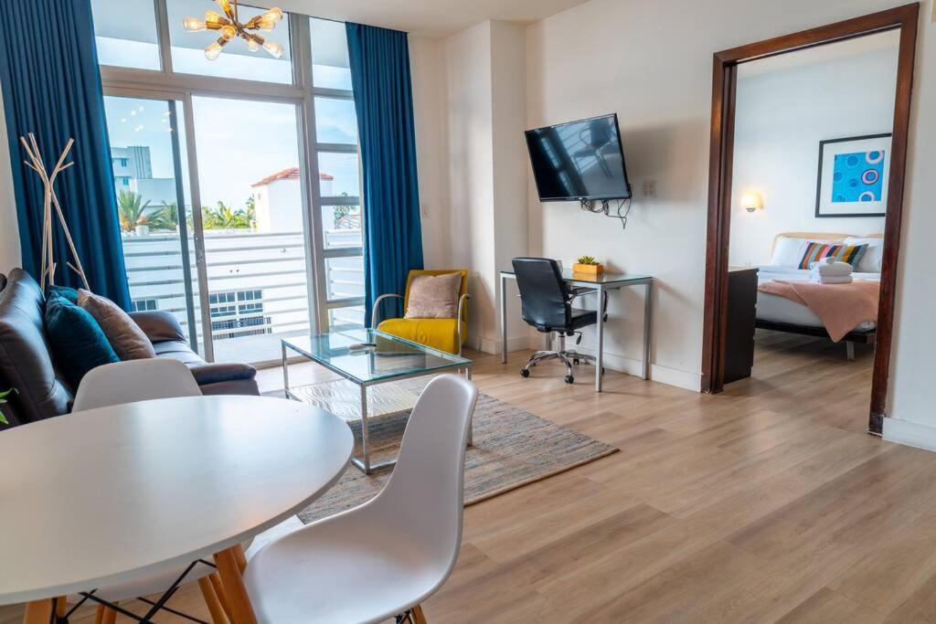 Apartment 1 Bedroom With King Bed And Roof-top Pool And Bar C503 *