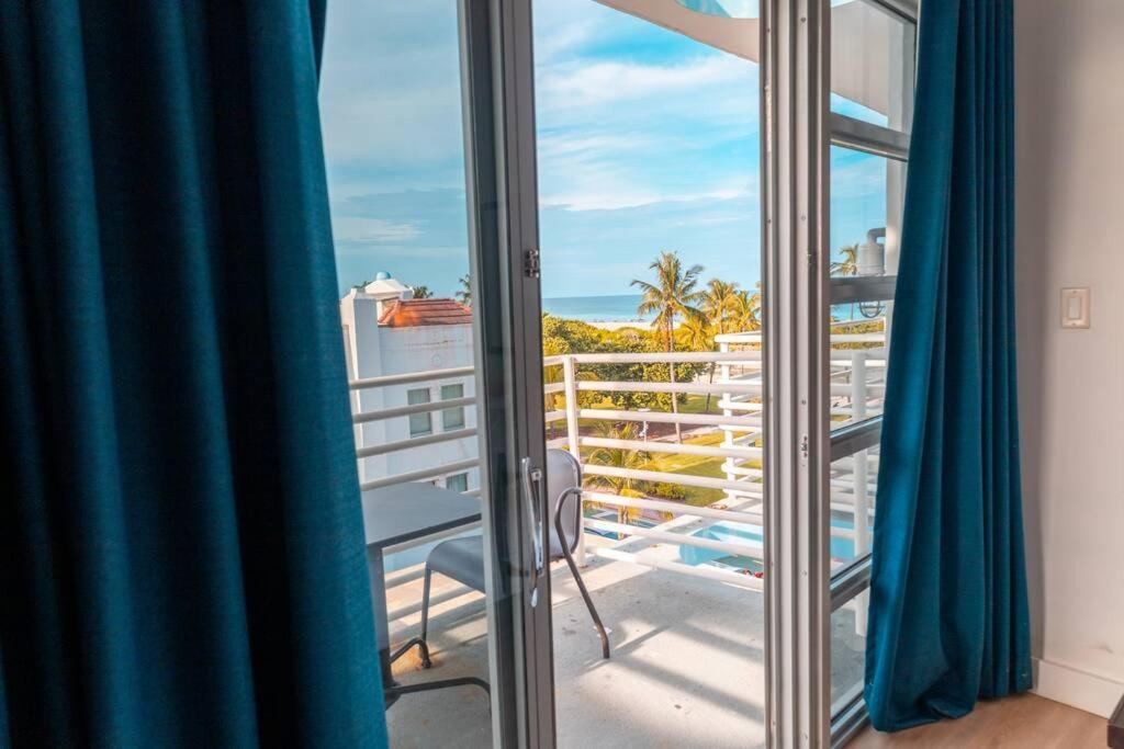 1 Bedroom With King Bed And Roof-top Pool And Bar C503
