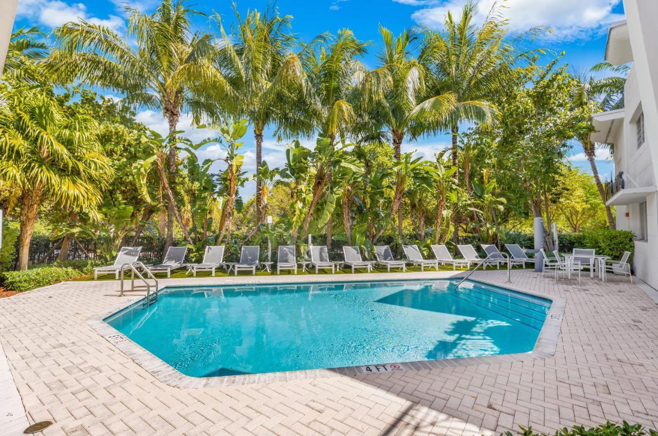 Palm-fringed Paradise In South * Miami Beach