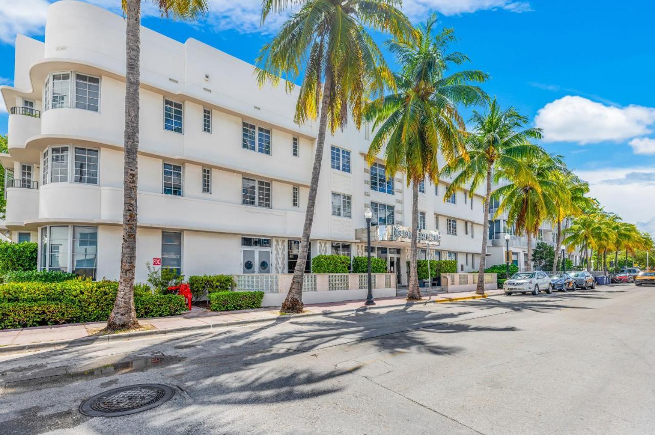 Palm-fringed Paradise In South * Miami Beach
