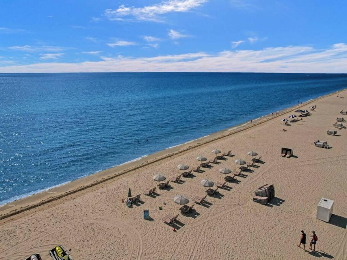 Charming Ocean View Service 516 Apartment *