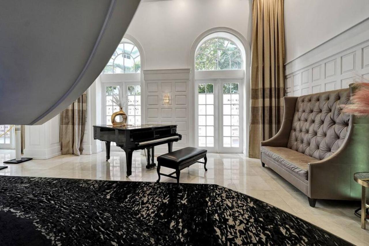 Charming Ocean View Service 516 Apartment *