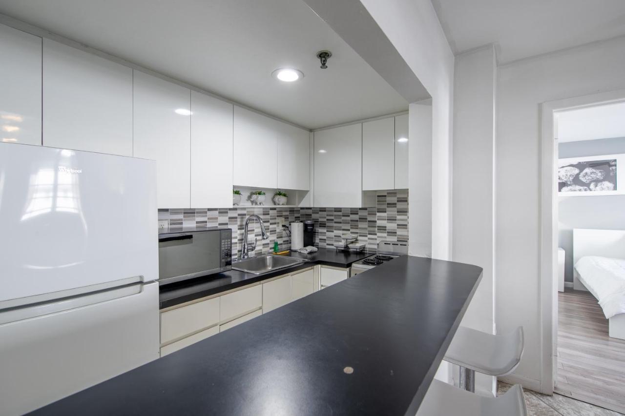 Collins Chic Apartment *