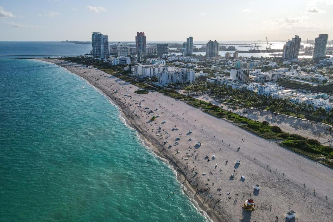 Collins Chic Miami Beach