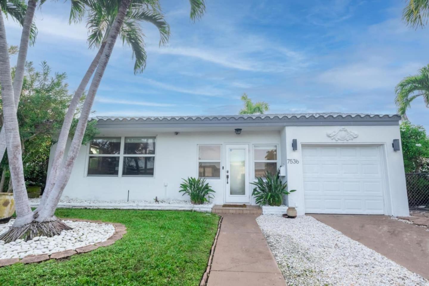 Perfect For A Family Getaway Wpool! Holiday home Miami Beach