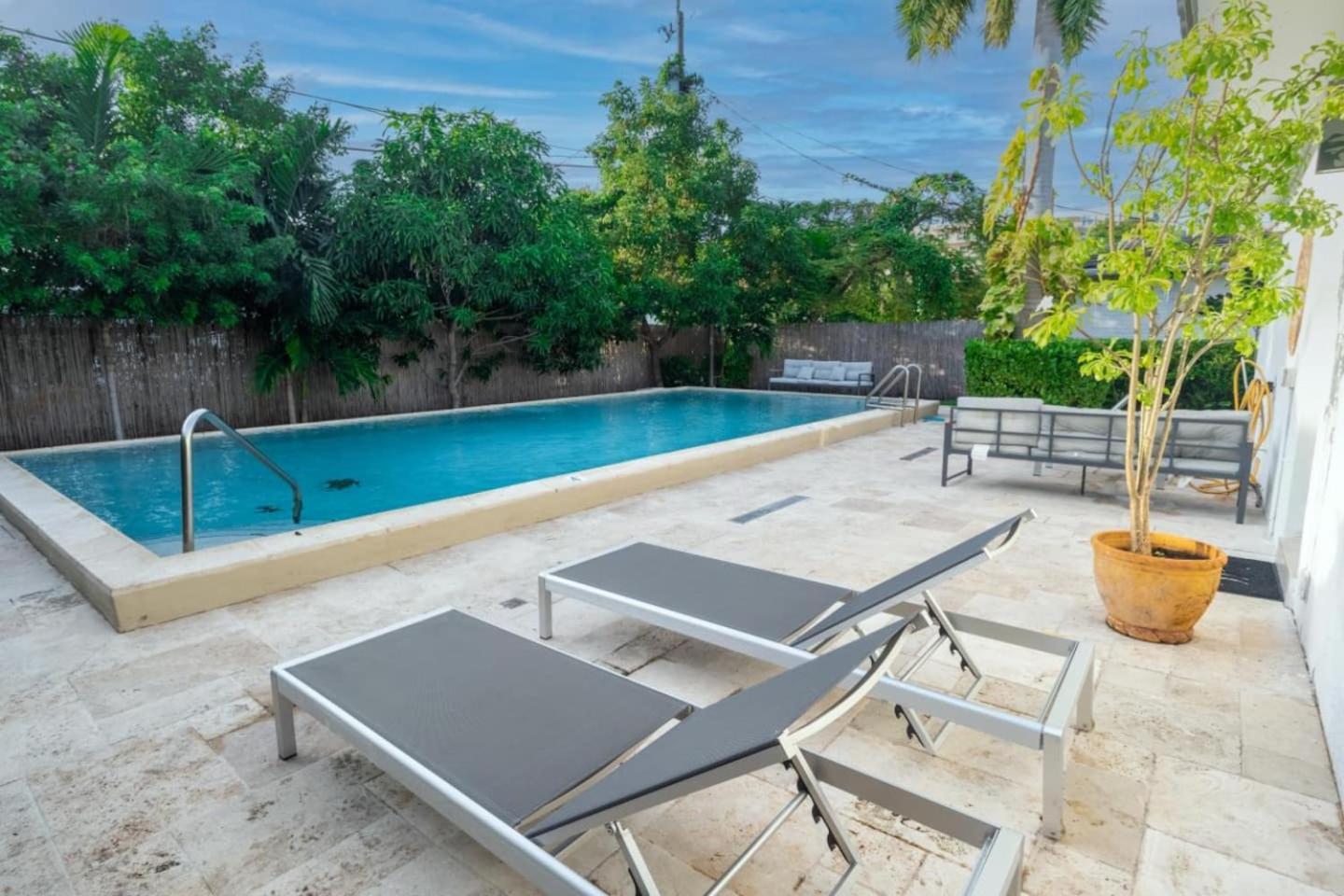 Perfect For A Family Getaway Wpool! Miami Beach