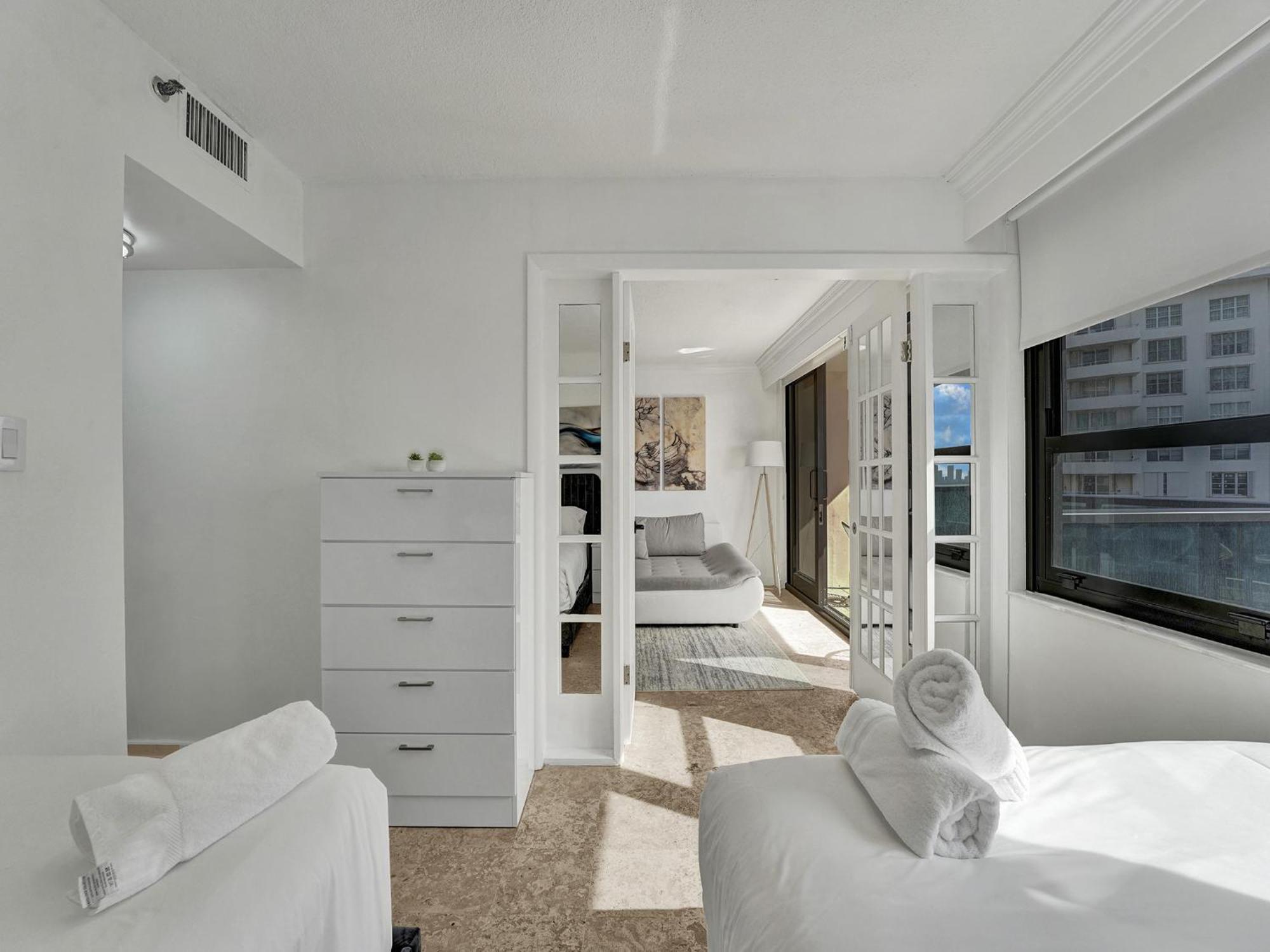 Cute Ocean View Service 1217 Miami Beach