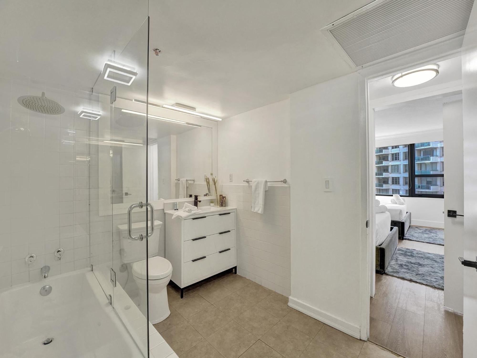 Cute Ocean View Service 1217 Miami Beach