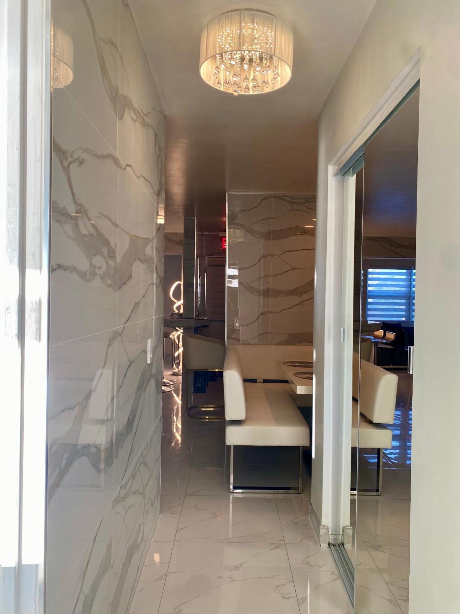 Luxurious Remodeled Direct Waterfront With Miami Skyline View And Outdoor Terrace Free Parking 5min Drive To Miami Miami Beach