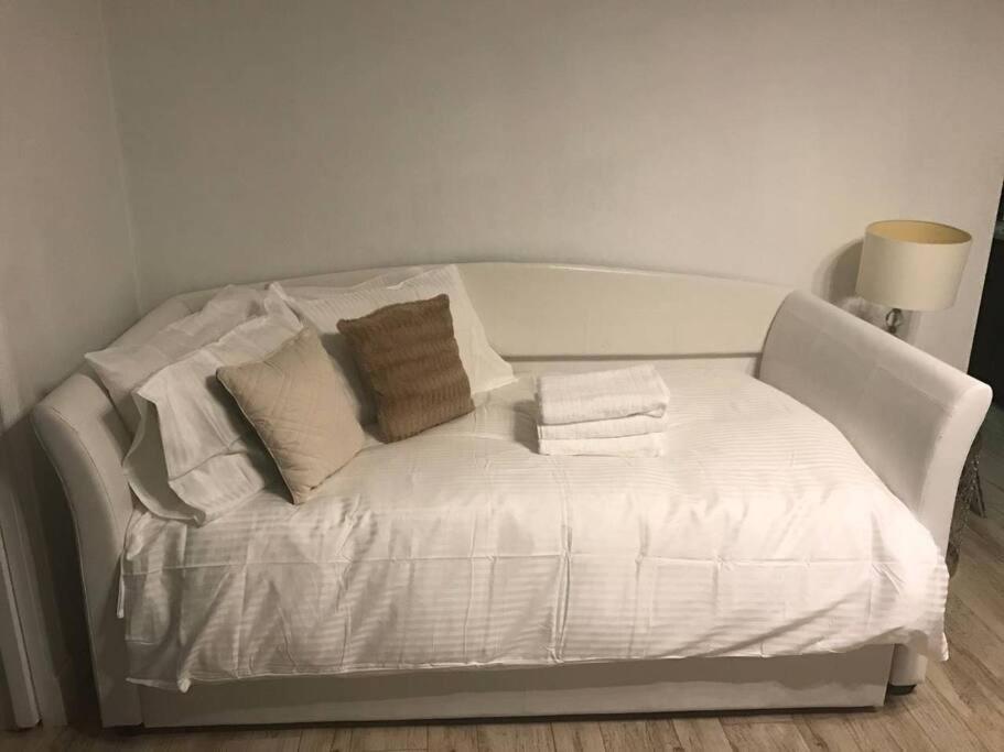 Deal! 2 Bedroom Modern Beachfront By Yourent!