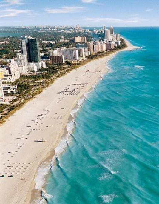Apartment Deal! 2 Bedroom Modern Beachfront By Yourent!