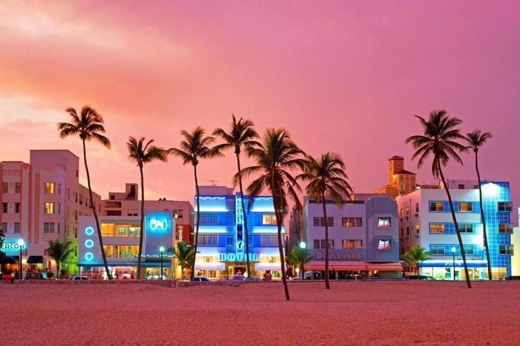 Apartment Deal! 2 Bedroom Modern Beachfront By Yourent! Miami Beach