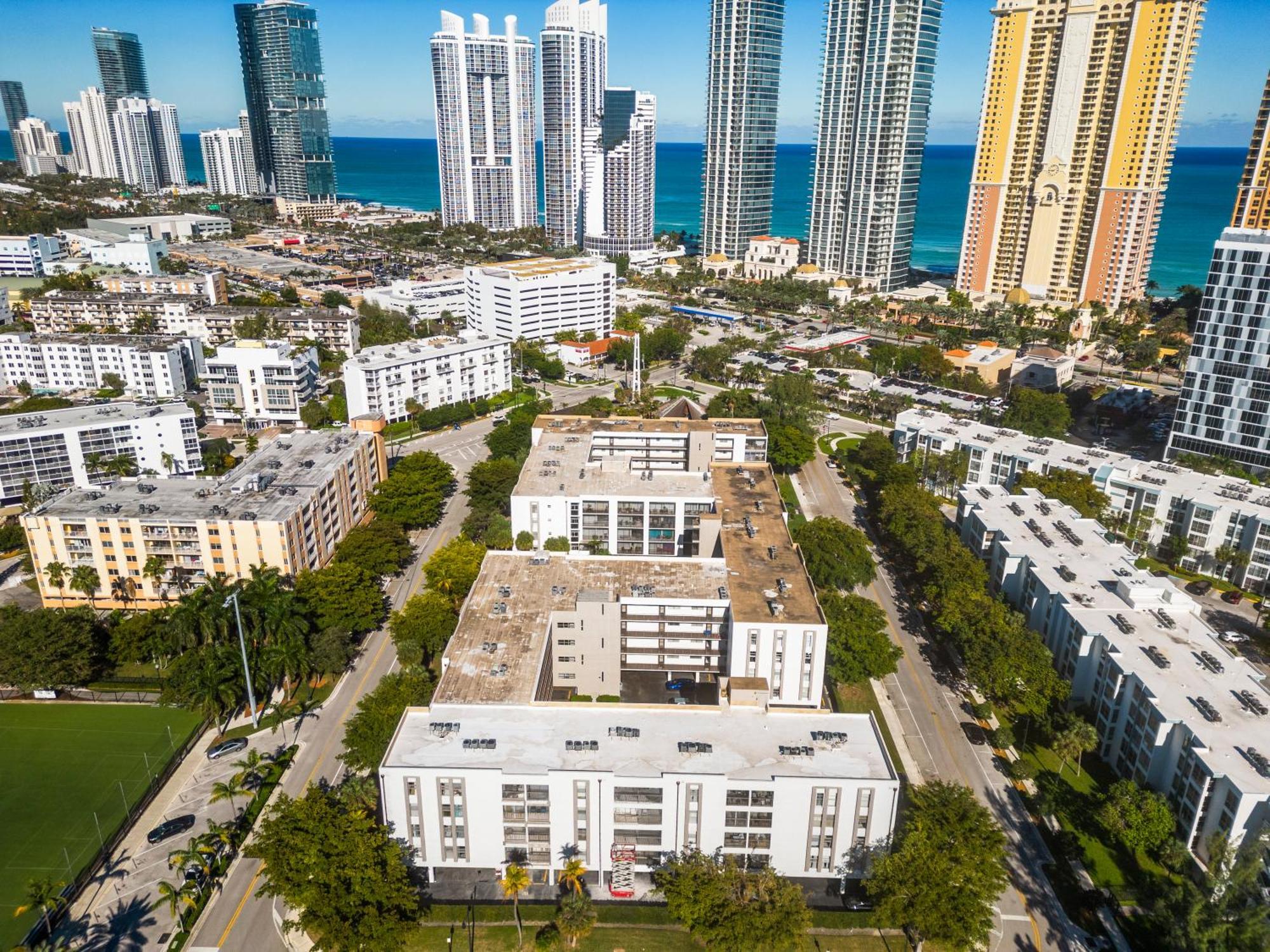 Apartment Walk To The At Sunny Isles