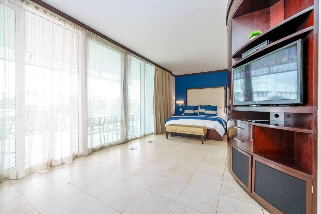 Stunning Getaway With Private Outdoor Roman Tub Apartment Miami Beach