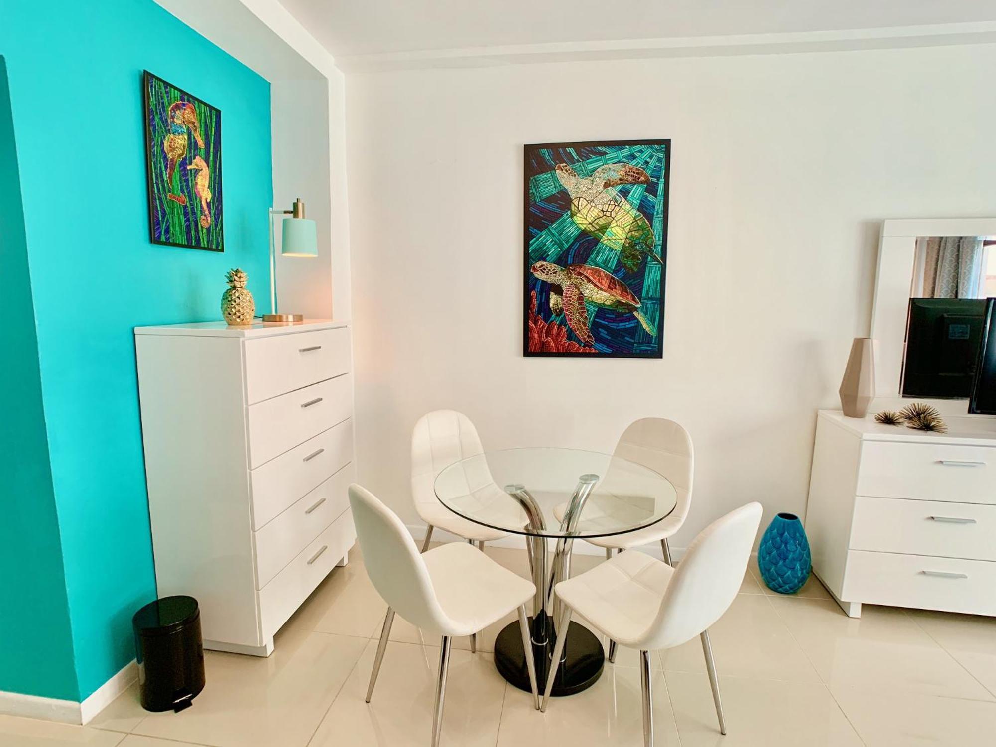 Directly On The With Pool & Ocean View *