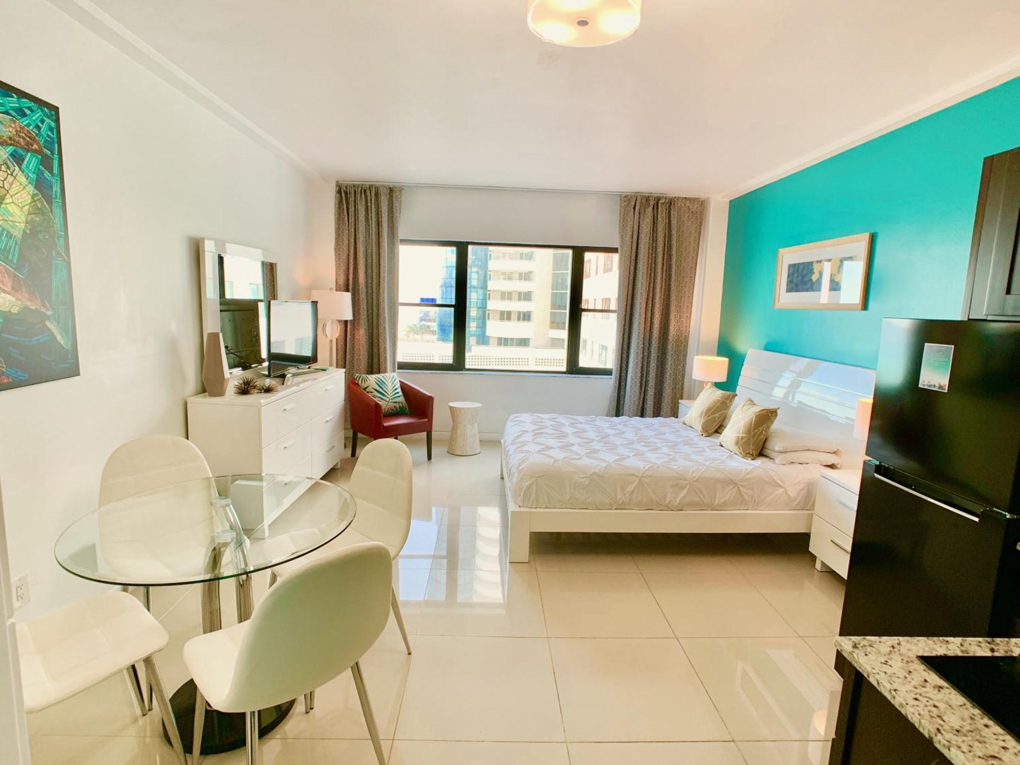 Directly On The With Pool & Ocean View Miami Beach