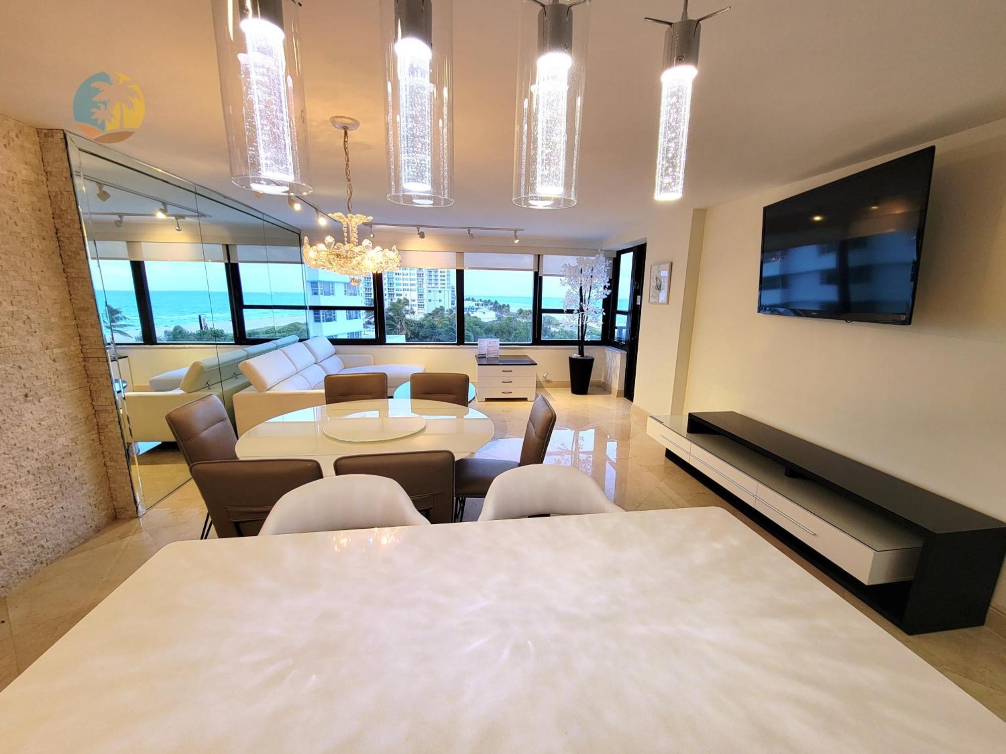 Luxury - Hora * Miami Beach