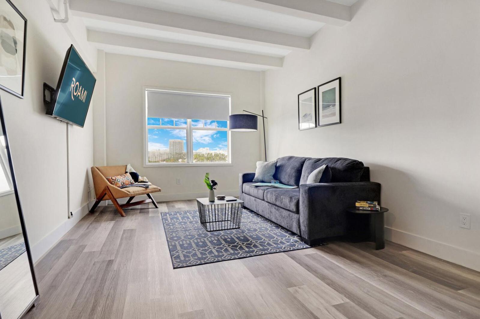 Apartment Roami At The Alamac