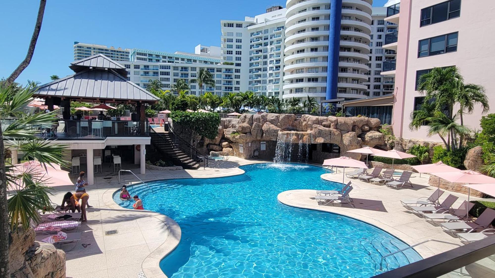 2 Bedroom 2 Bath Beachfront On Miami Millionaire Row 2* Miami Beach
