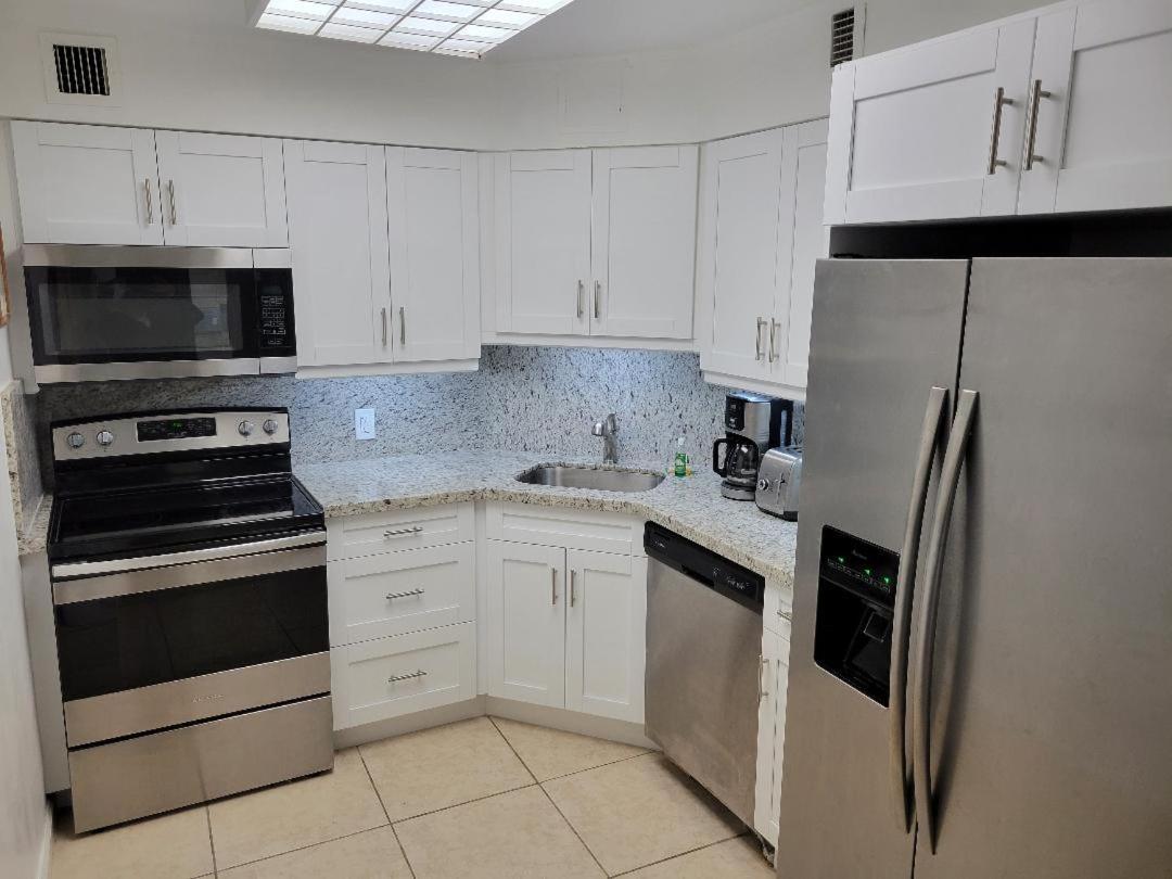 2 Bedroom 2 Bath Beachfront On Miami Millionaire Row 2*