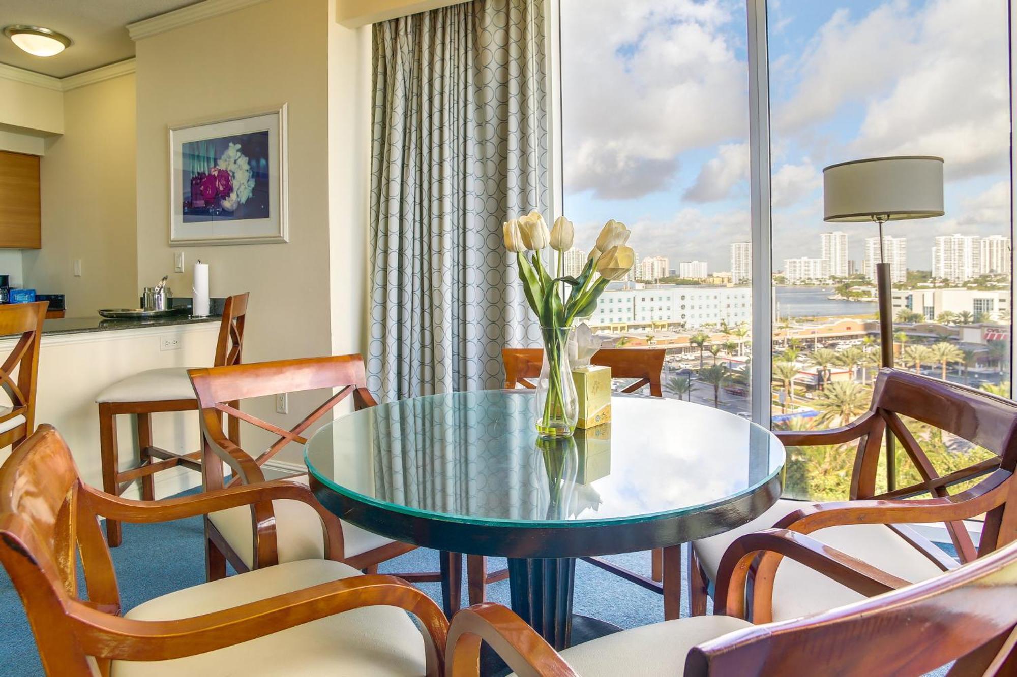 Beachfront High-rise With Pool And Tennis! Apartment *