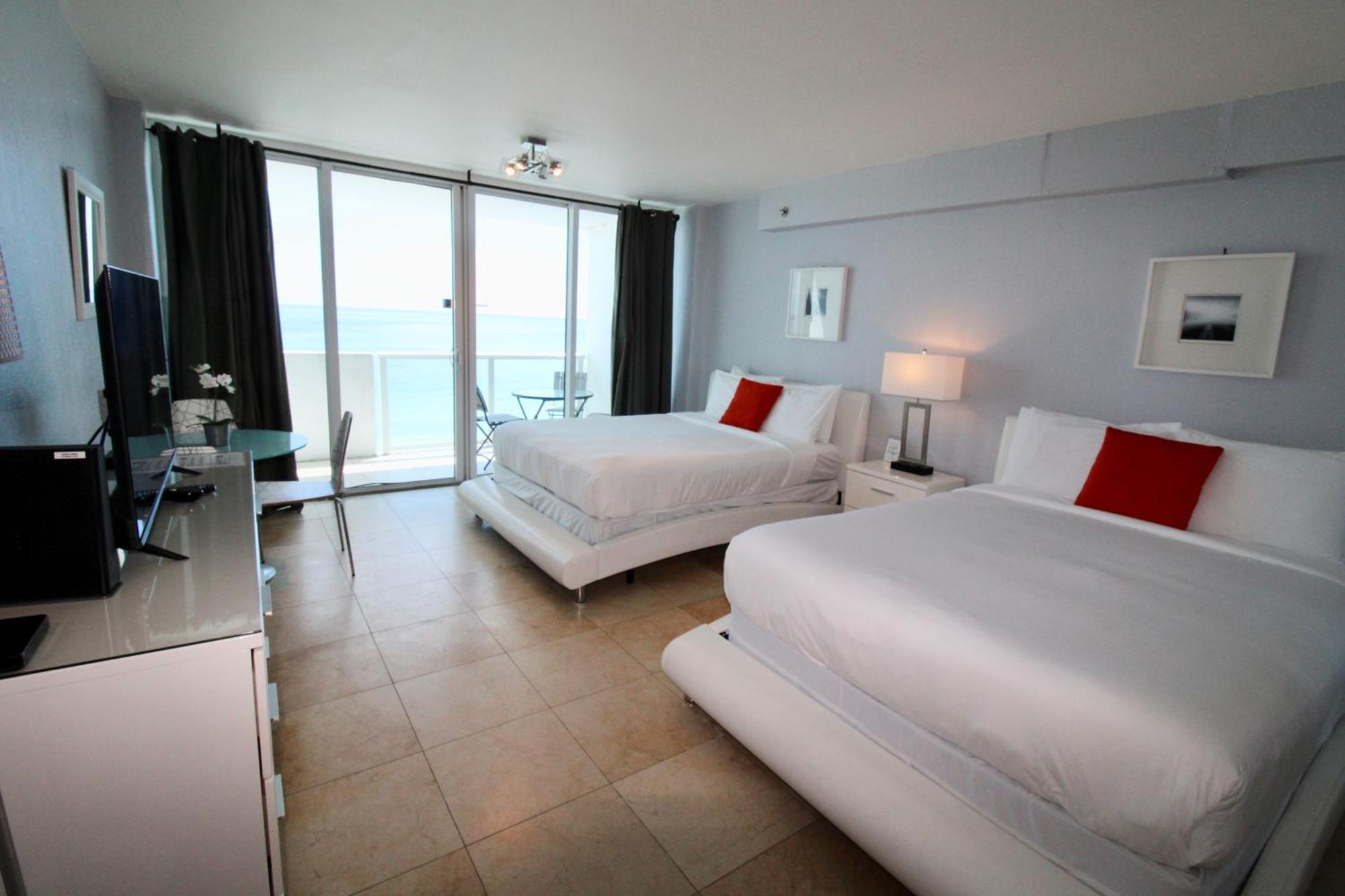 Castle 828 Oceanfront View With Balcony, Pool, Tennis, Access And Free Parking! *