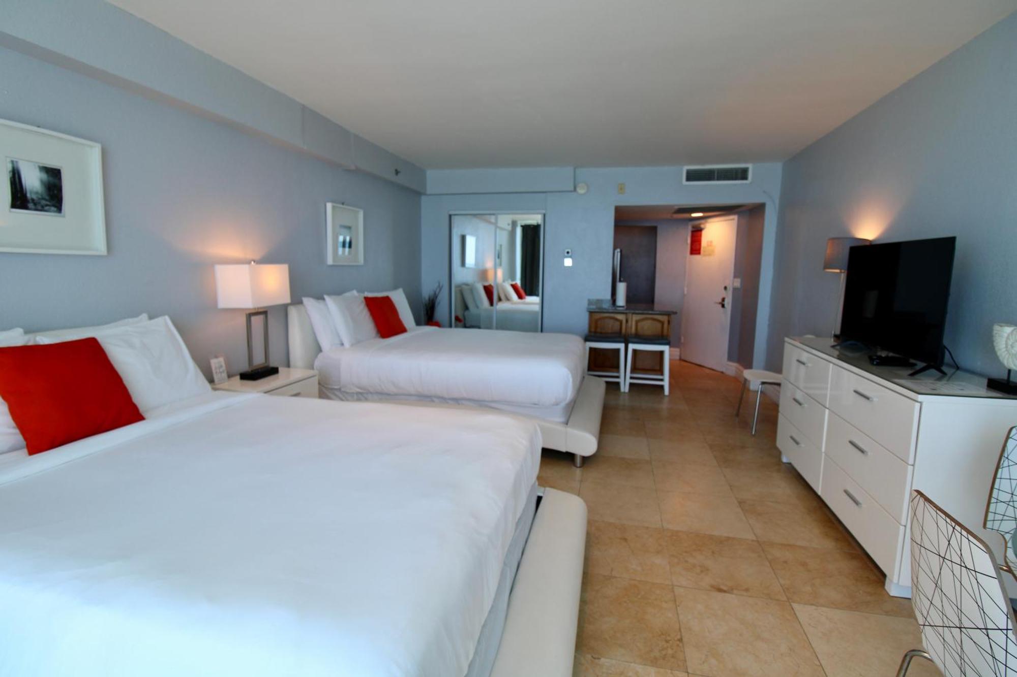Castle 828 Oceanfront View With Balcony, Pool, Tennis, Access And Free Parking! Holiday home Miami Beach