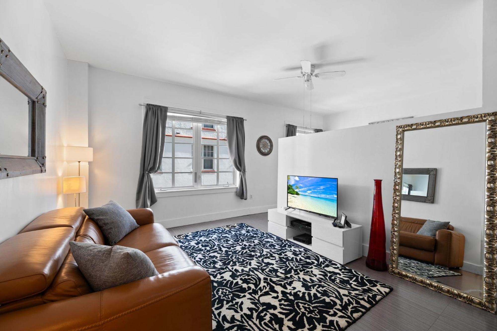1 Bedroom - Ocean Drive & 6th Street.