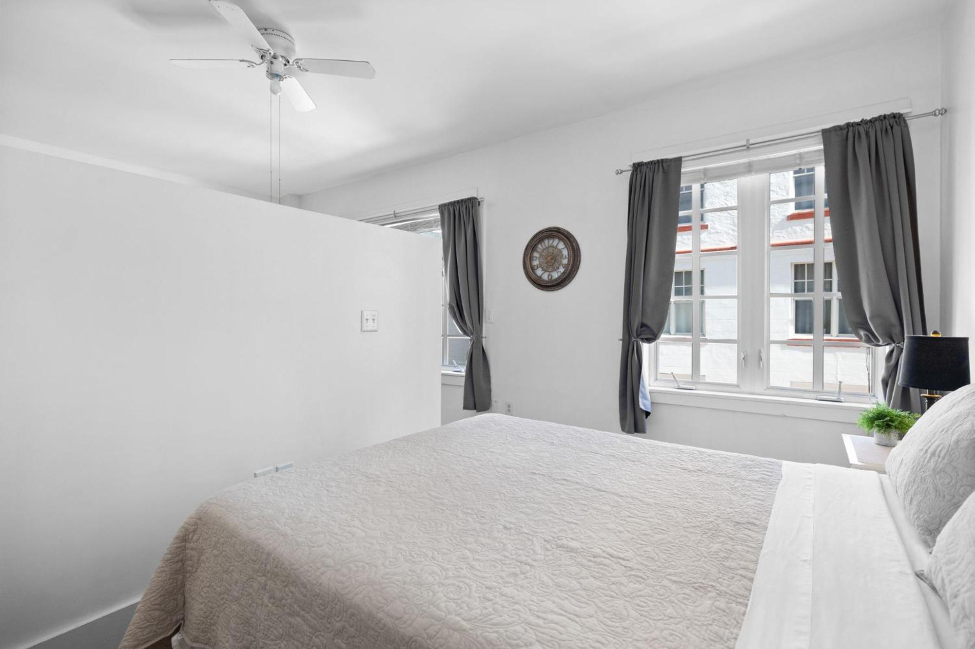 Apartment 1 Bedroom - Ocean Drive & 6th Street.