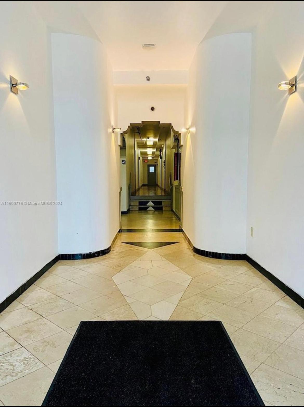 Apartment Ocean Breeze With Parking By The *