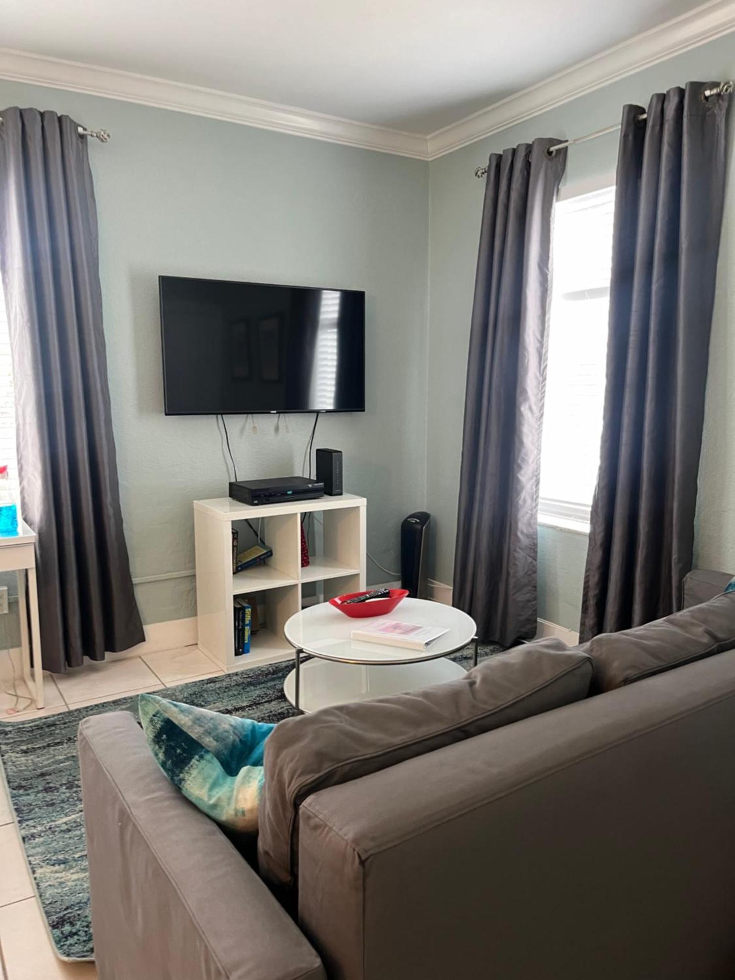 Ocean Breeze With Parking By The Apartment Miami Beach