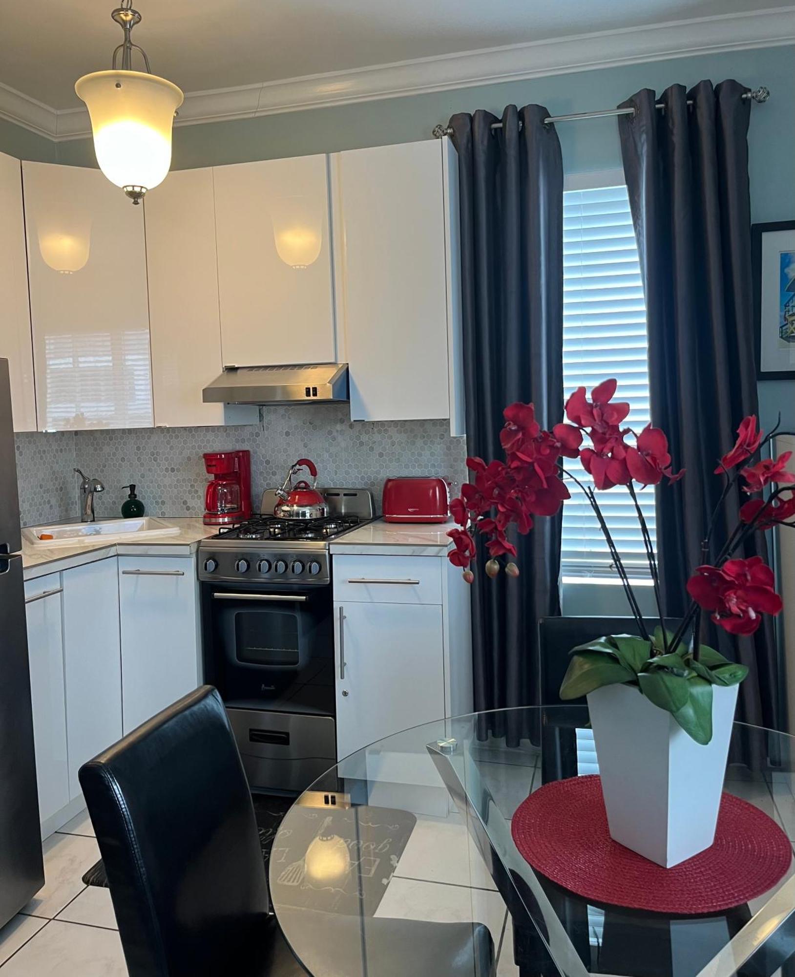 Ocean Breeze With Parking By The * Miami Beach