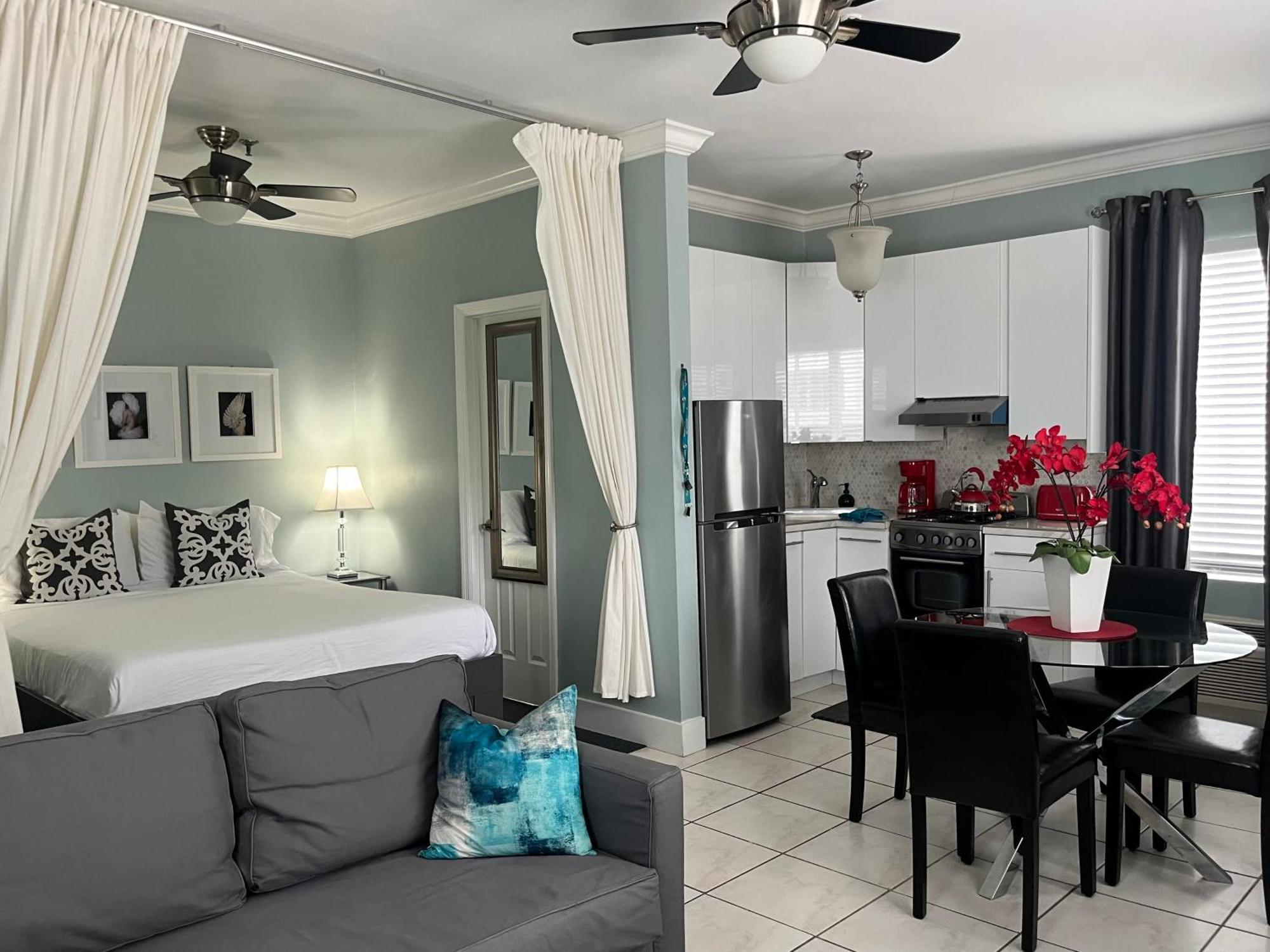 Ocean Breeze With Parking By The * Miami Beach