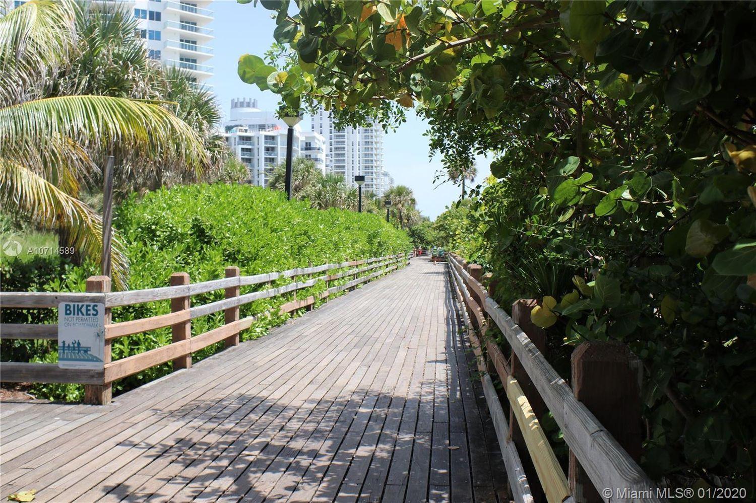 Apartment Ocean Breeze With Parking By The