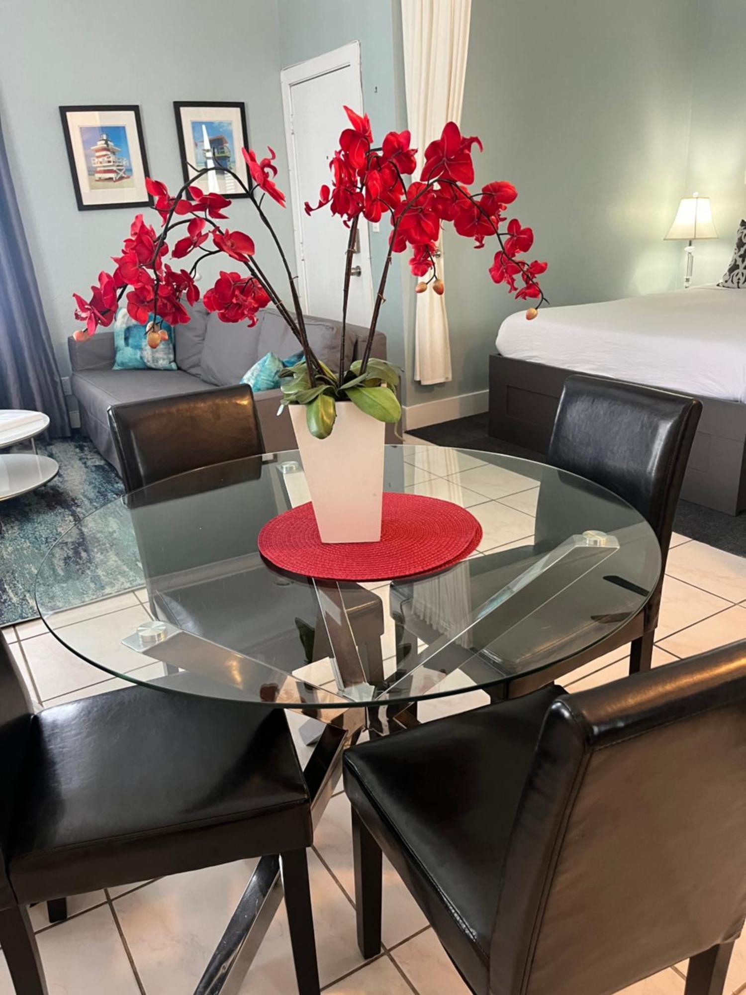 Apartment Ocean Breeze With Parking By The *