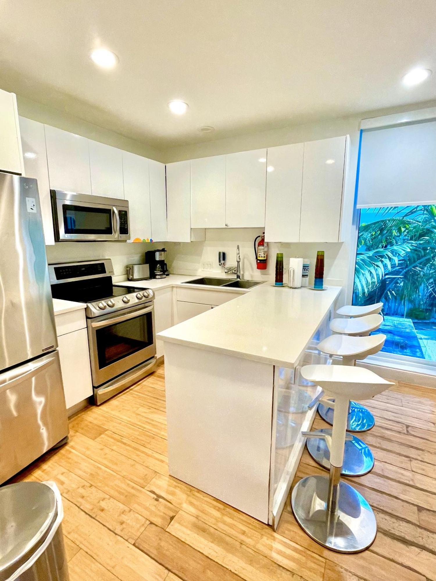 30 Guests Luxury South W Rooftop Apartment