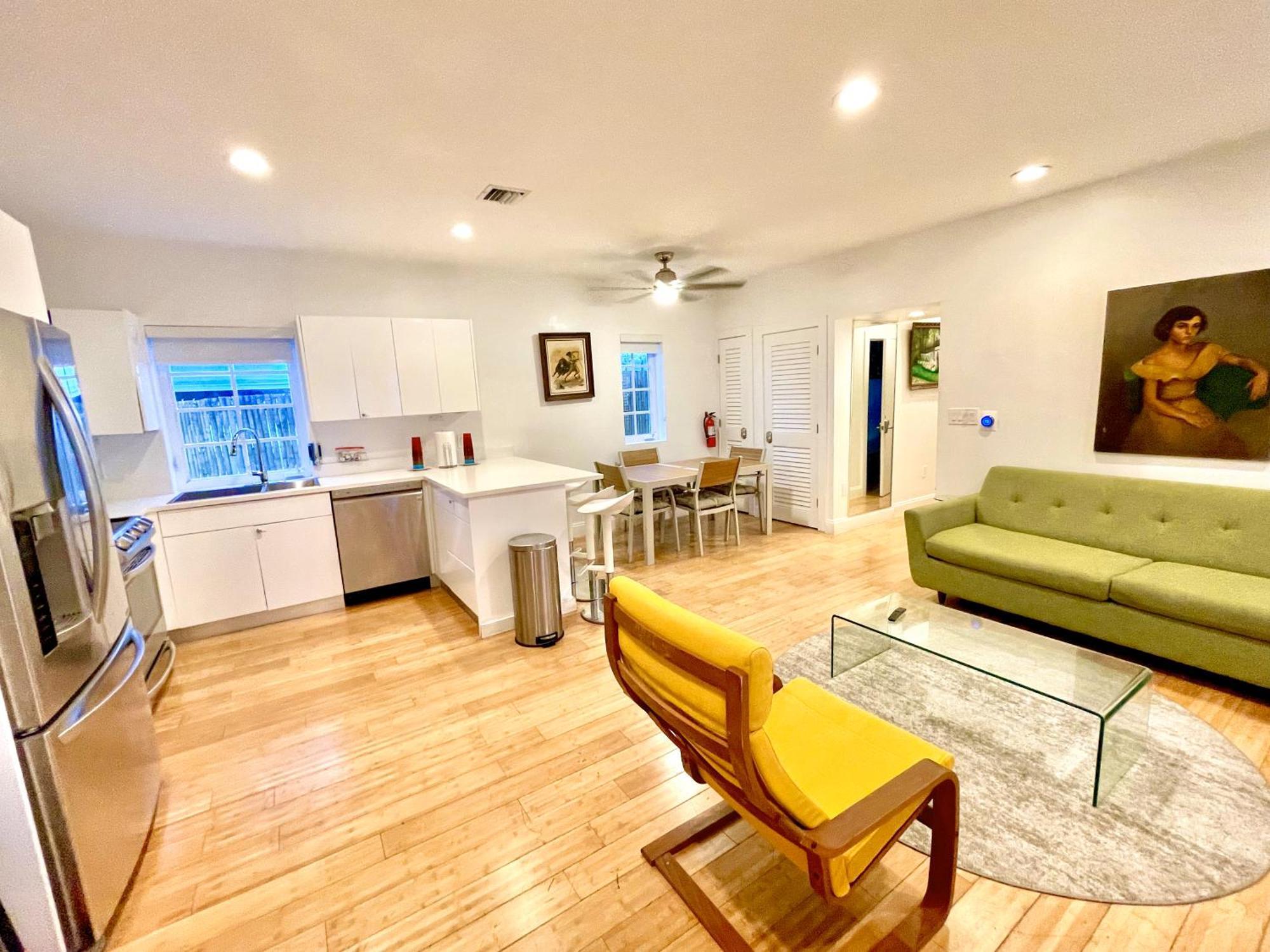 20 Guests Luxurious South 2