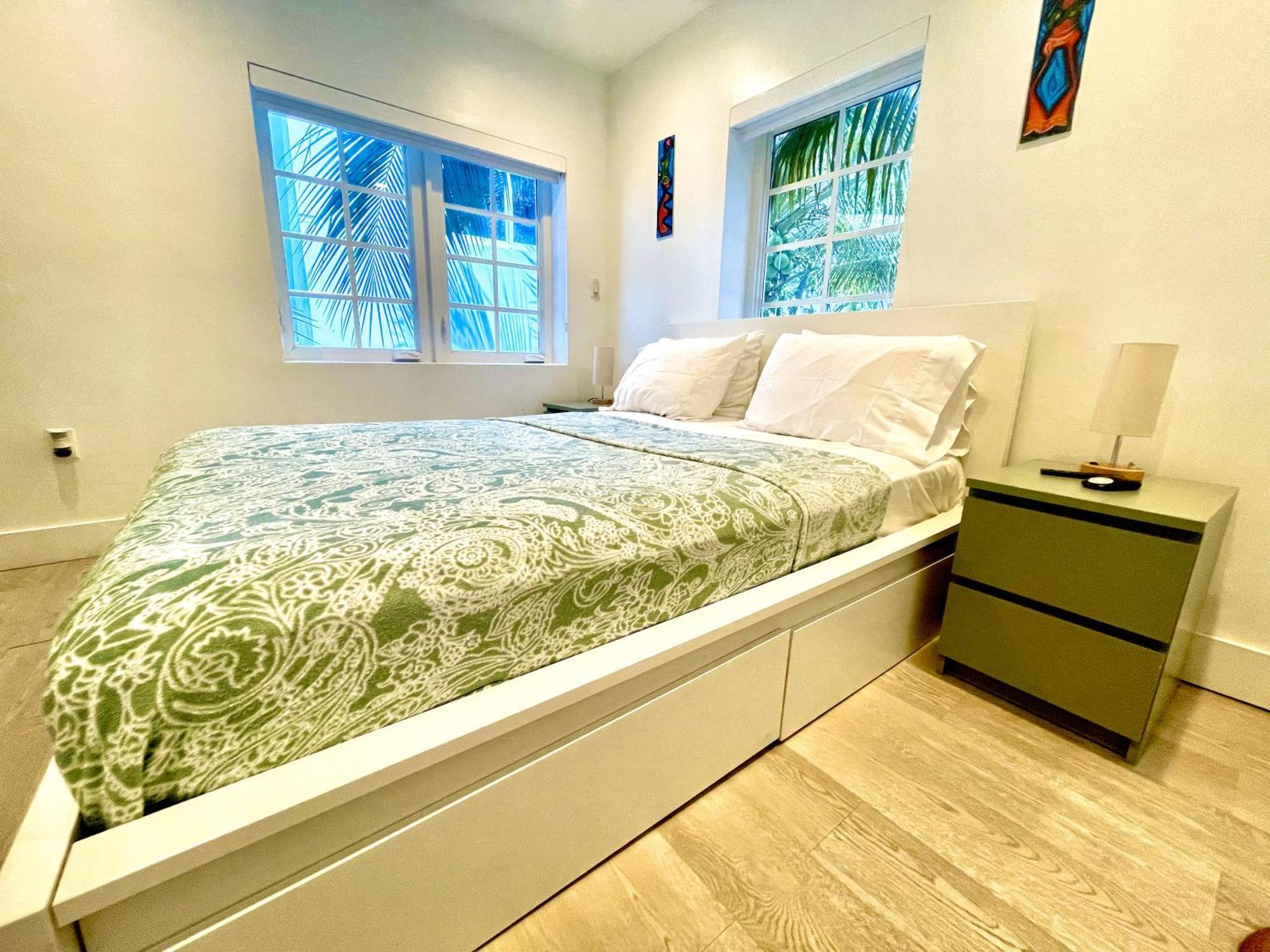 30 Guests Luxury South W Rooftop Apartment *