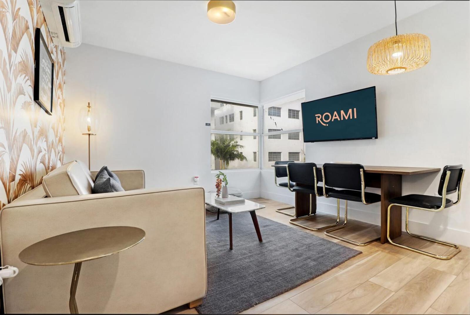 Roami At The Carmela Apartment *