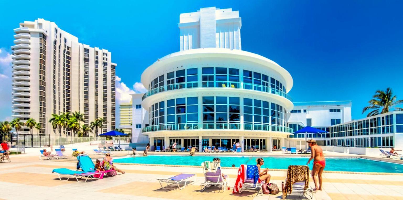 Castle B6 * Miami Beach