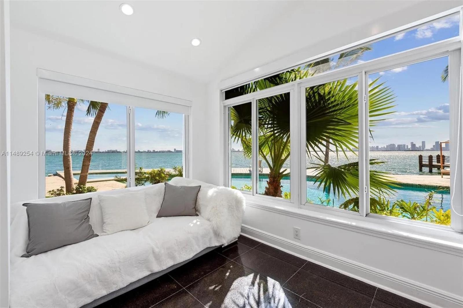 Hashmi Luxury 5bd & 5ba Retreat On North Bay Island