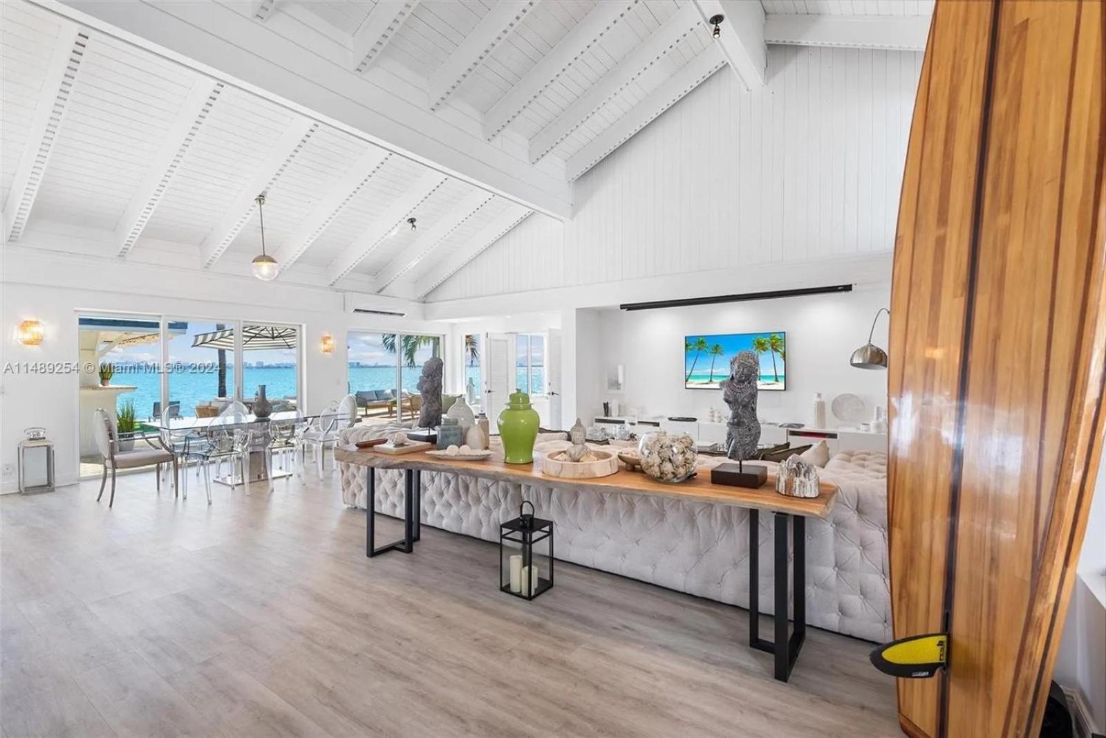 Hashmi Luxury 5bd & 5ba Retreat On North Bay Island Villa *