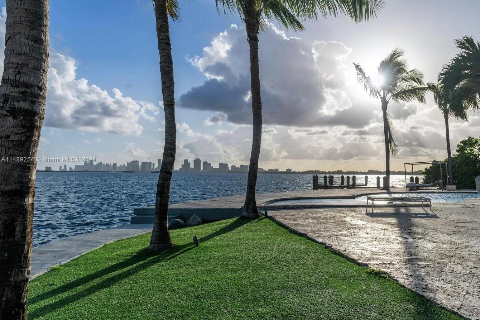 Hashmi Luxury 5bd & 5ba Retreat On North Bay Island