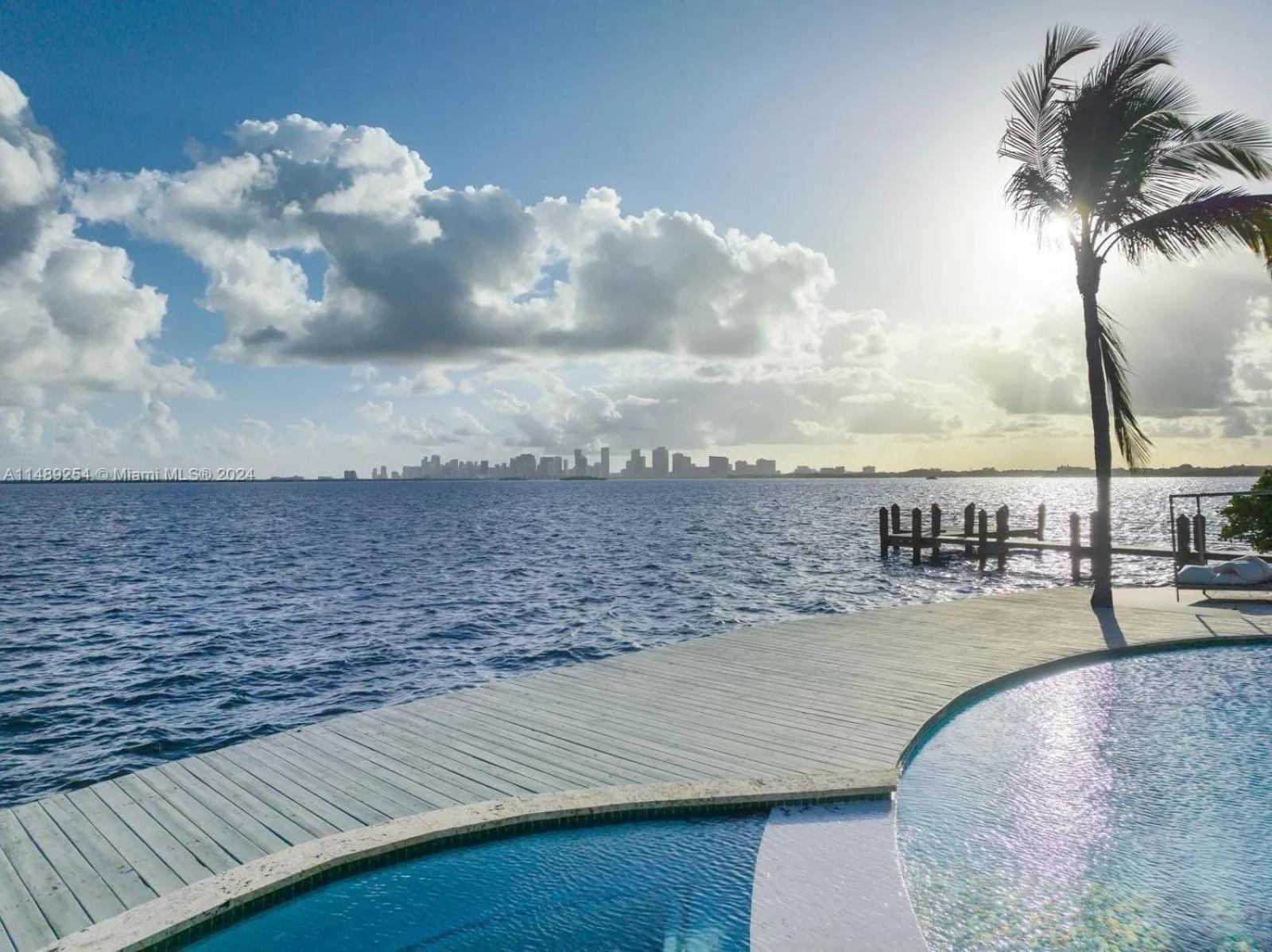 Hashmi Luxury 5bd & 5ba Retreat On North Bay Island Villa