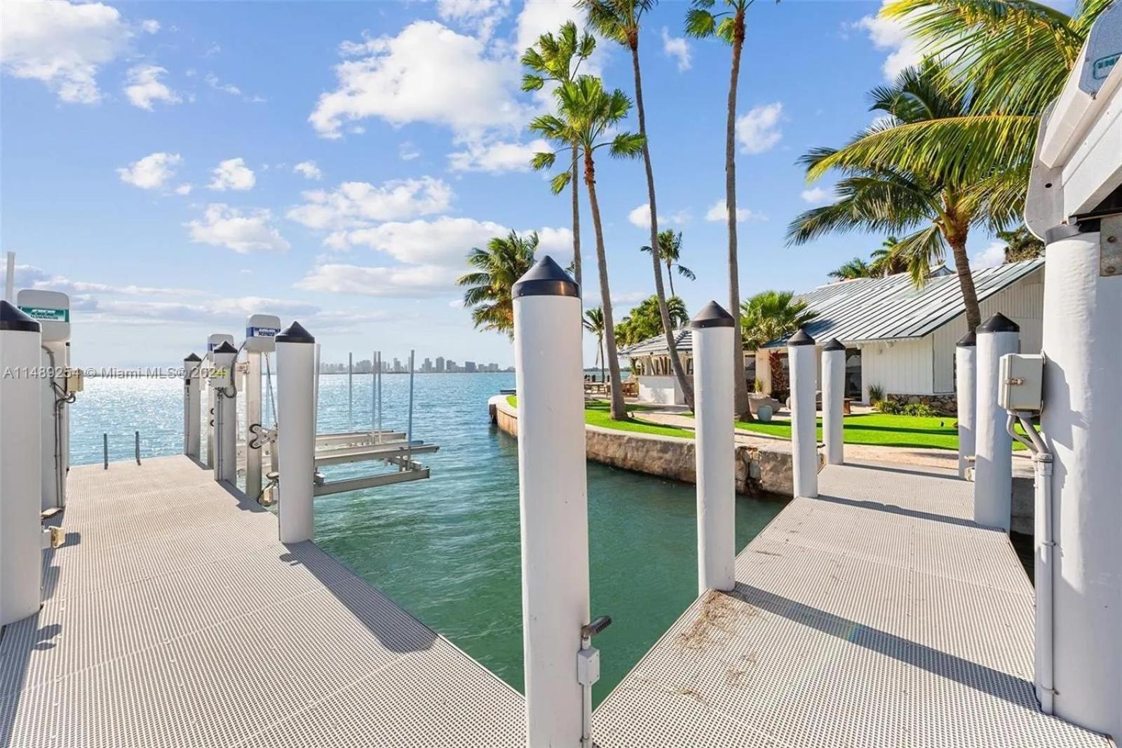 Hashmi Luxury 5bd & 5ba Retreat On North Bay Island Villa