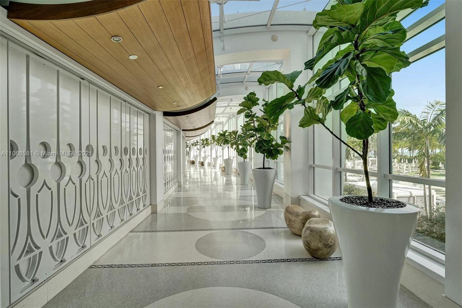 Hotel Fontainebleau Miami 5*